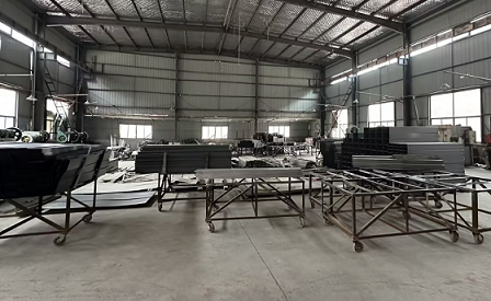 嘉峪关桥架厂的生产流程，科技与人力的相互结合！